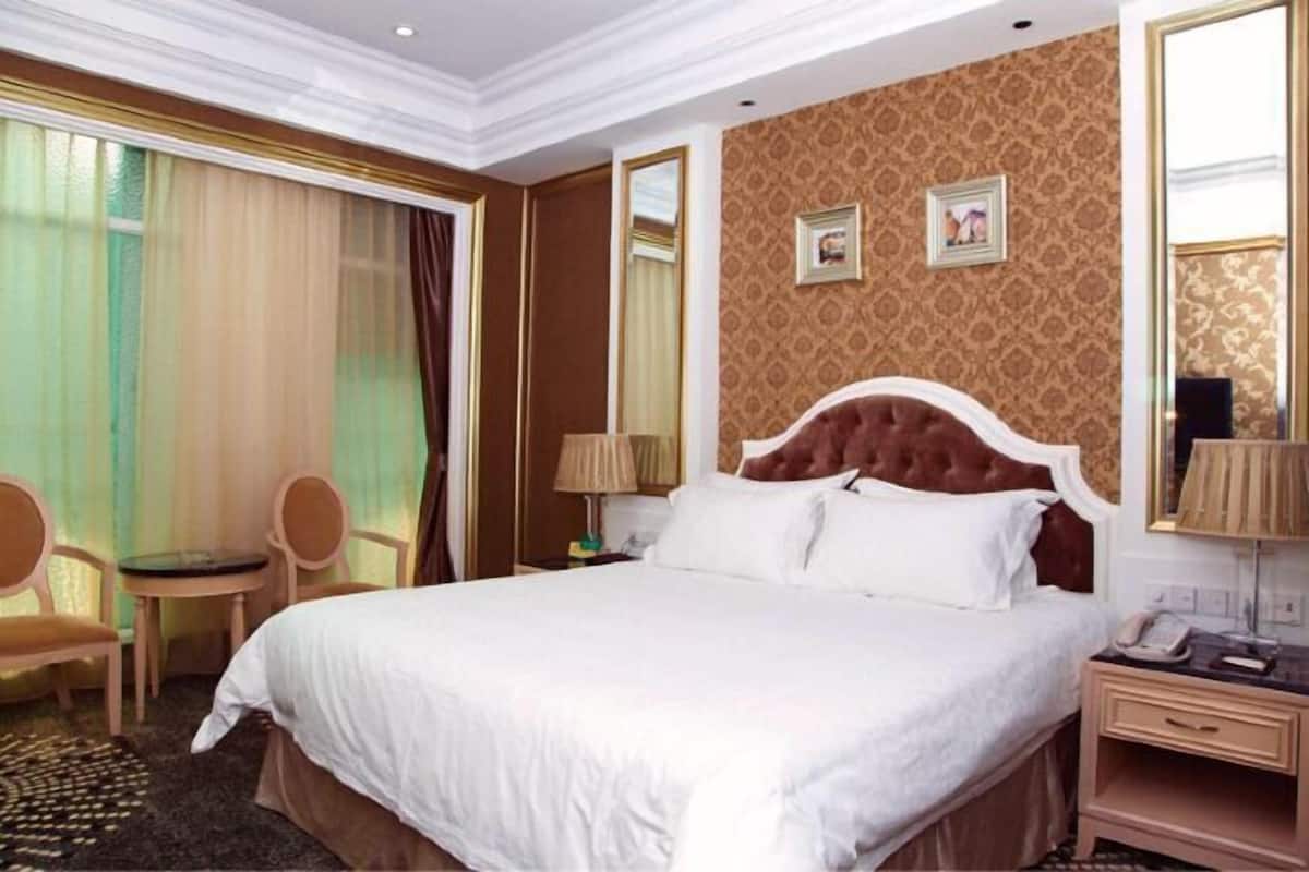 In-room safe, desk, blackout drapes, free WiFi