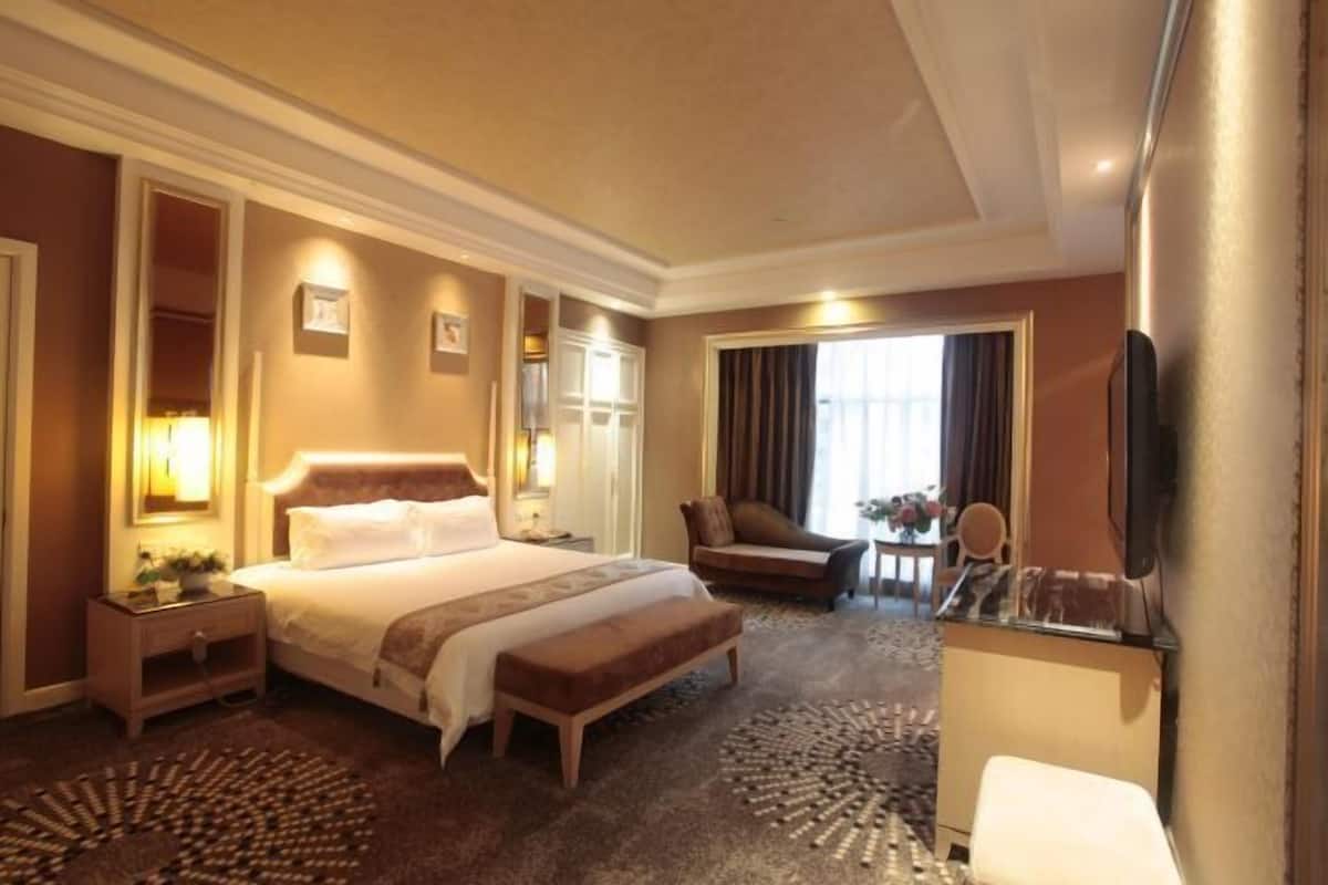 In-room safe, desk, blackout curtains, free WiFi
