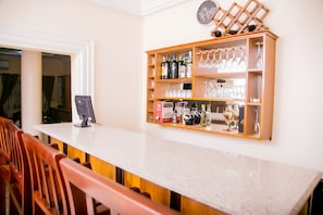 Bar (on property) - Eden Vale Hotel & Executive Training Cen (Accra)