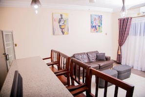 Bar (on property) - Eden Vale Hotel & Executive Training Cen (Accra)