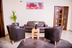 Área de estar no saguão