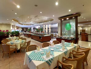 บริการอาหารเช้า อาหารกลางวัน อาหารเย็น, อาหารจีน