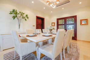 Villa, 6 Bedrooms | In-room dining