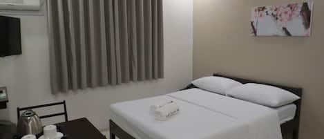 Tweepersoonskamer | Een bureau, een strijkplank/strijkijzer, gratis wifi