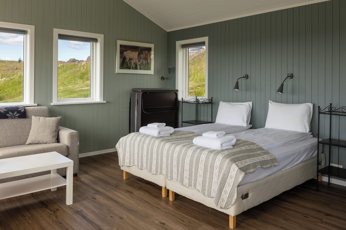 Basic Cabin, 1 Bedroom | 2 bedrooms, desk, soundproofing, free WiFi