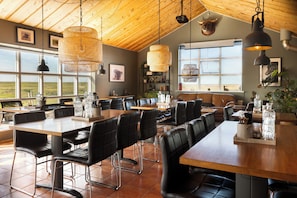 Café da manhã com buffet todos os dias (EUR 20 por pessoa)