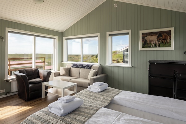 Desk, soundproofing, free WiFi, bed sheets