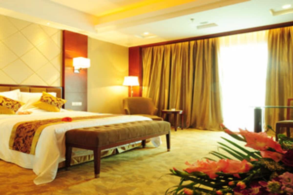 Minibar, desk, blackout curtains, free WiFi