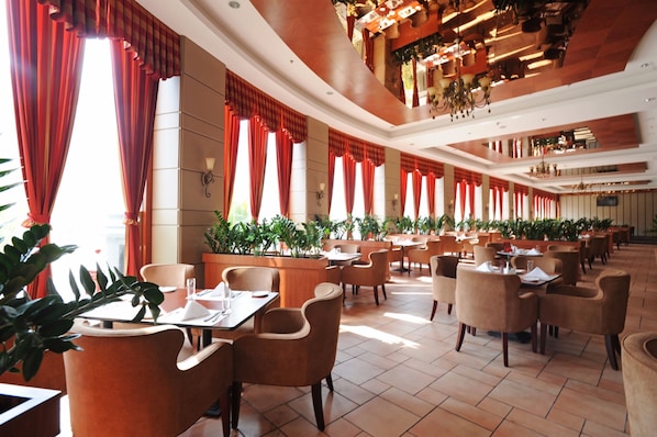 2 Restaurants; Frühstück, Mittagessen und Abendessen werden serviert