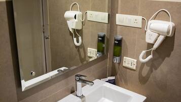 Shower, rainfall showerhead, free toiletries, hair dryer