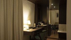 1 bedroom, minibar, in-room safe, desk - Grand Continent Secunderabad A Sarovar Portico Affiliate Hotel (Hyderabad)