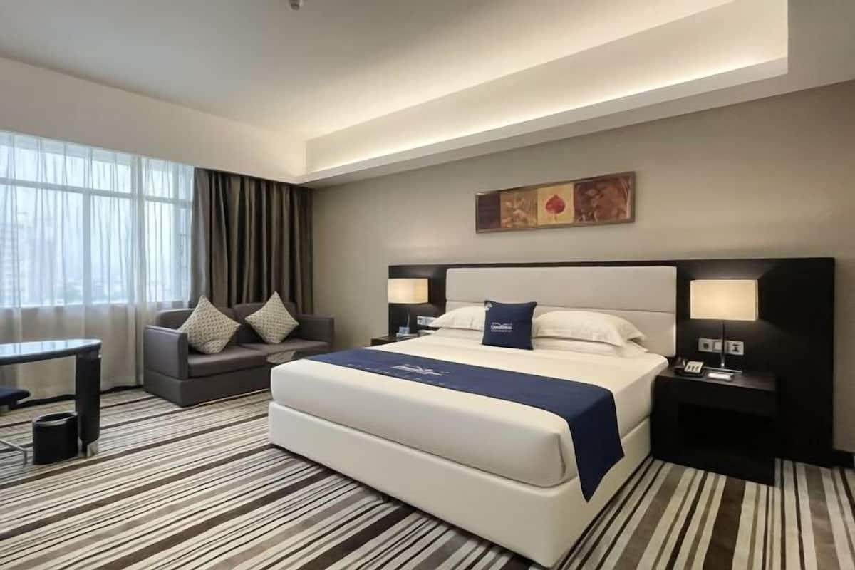 In-room safe, desk, blackout curtains, free WiFi