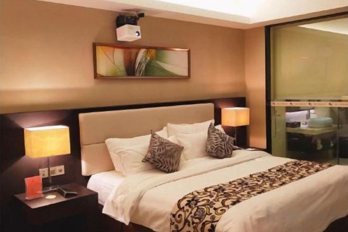In-room safe, desk, blackout curtains, free WiFi