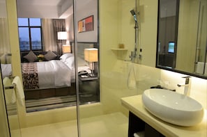 Free toiletries, hair dryer, slippers, towels - Junyue Internation Hotel (Dongguan)