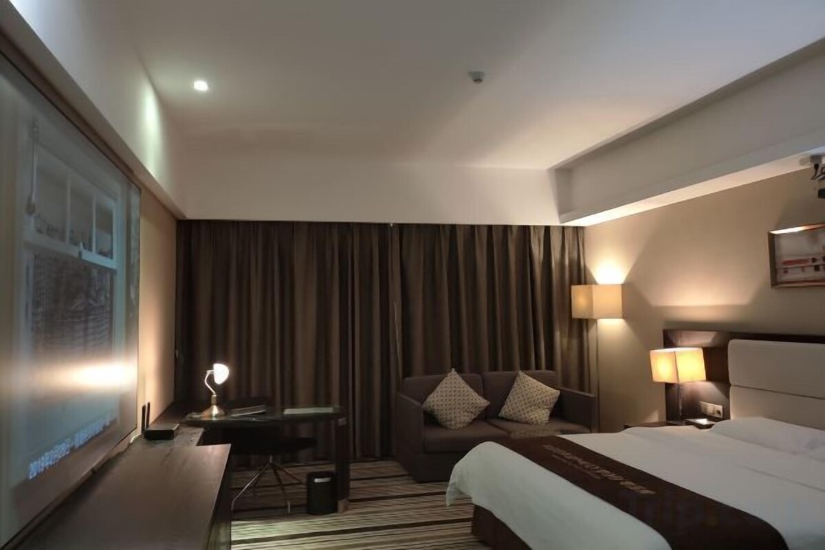 In-room safe, desk, blackout curtains, free WiFi