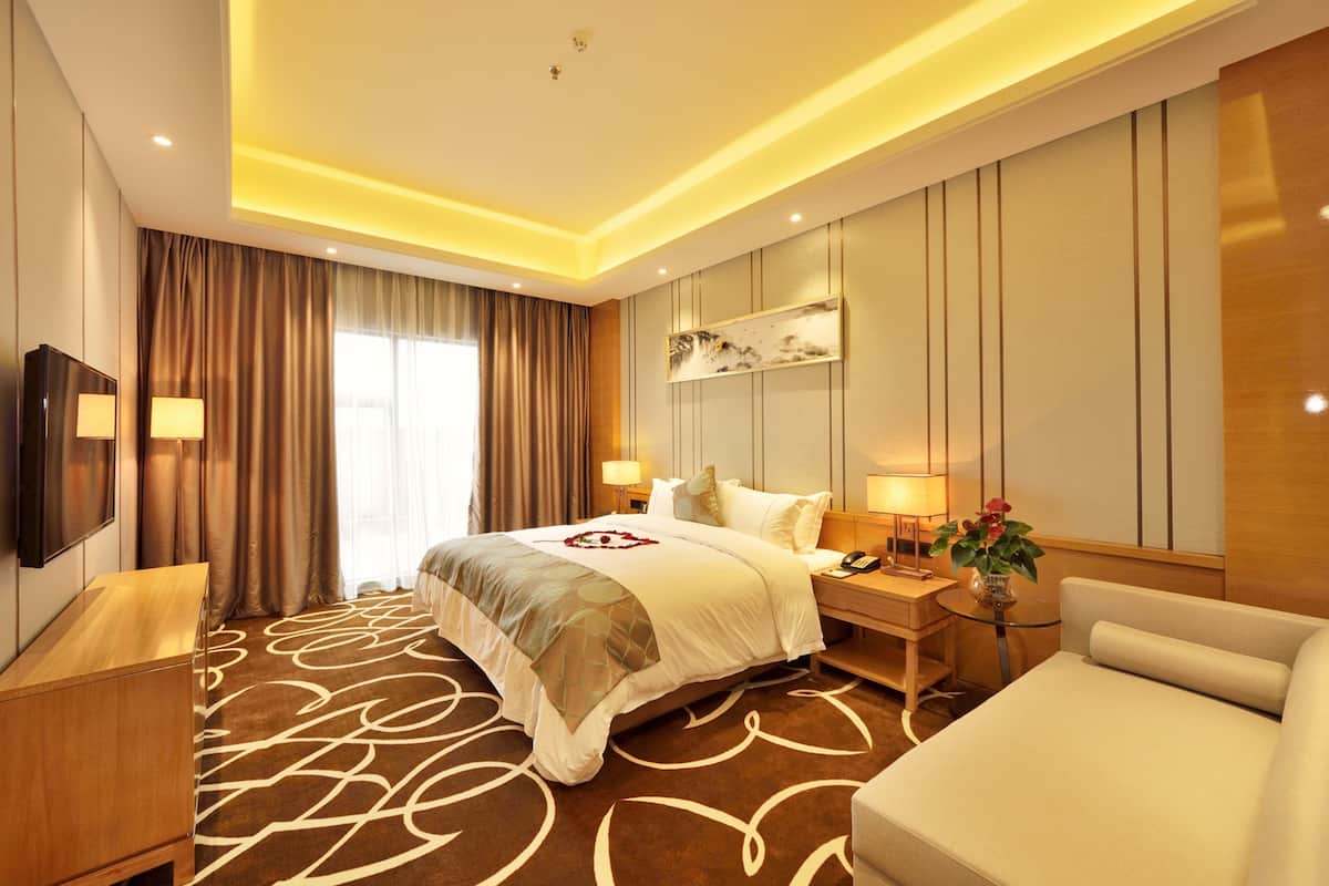 The View Suite  | Premium bedding, minibar, in-room safe, desk