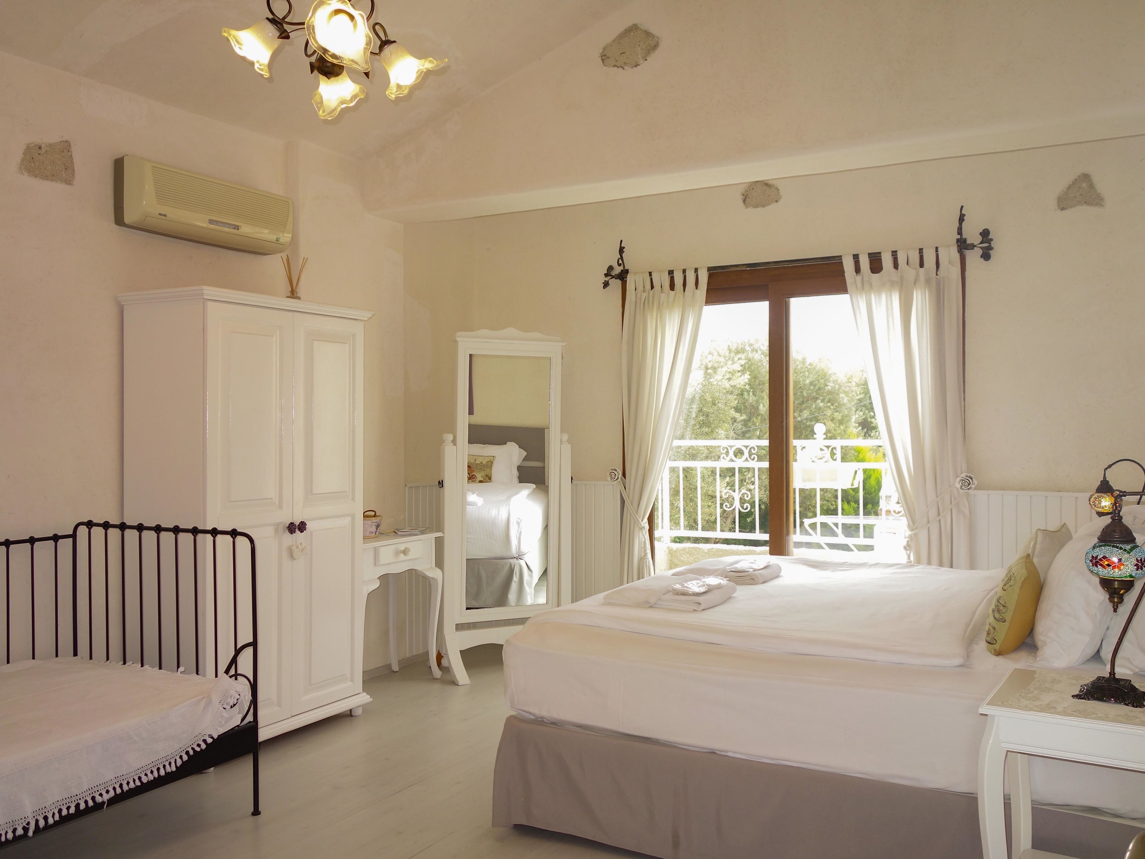deluxe double room | premium bedding, free wifi, bed sheets