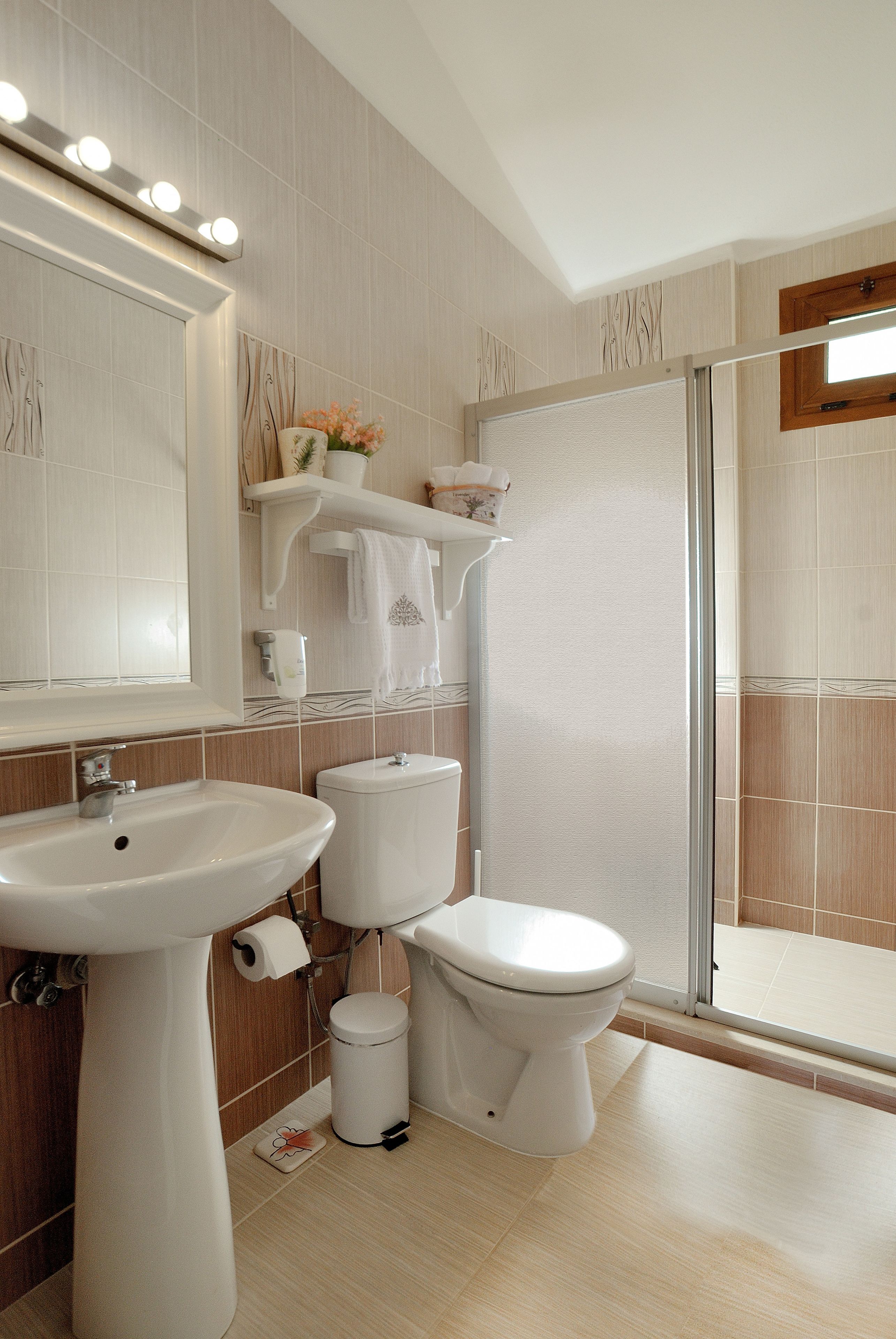 shower, free toiletries, hair dryer, slippers