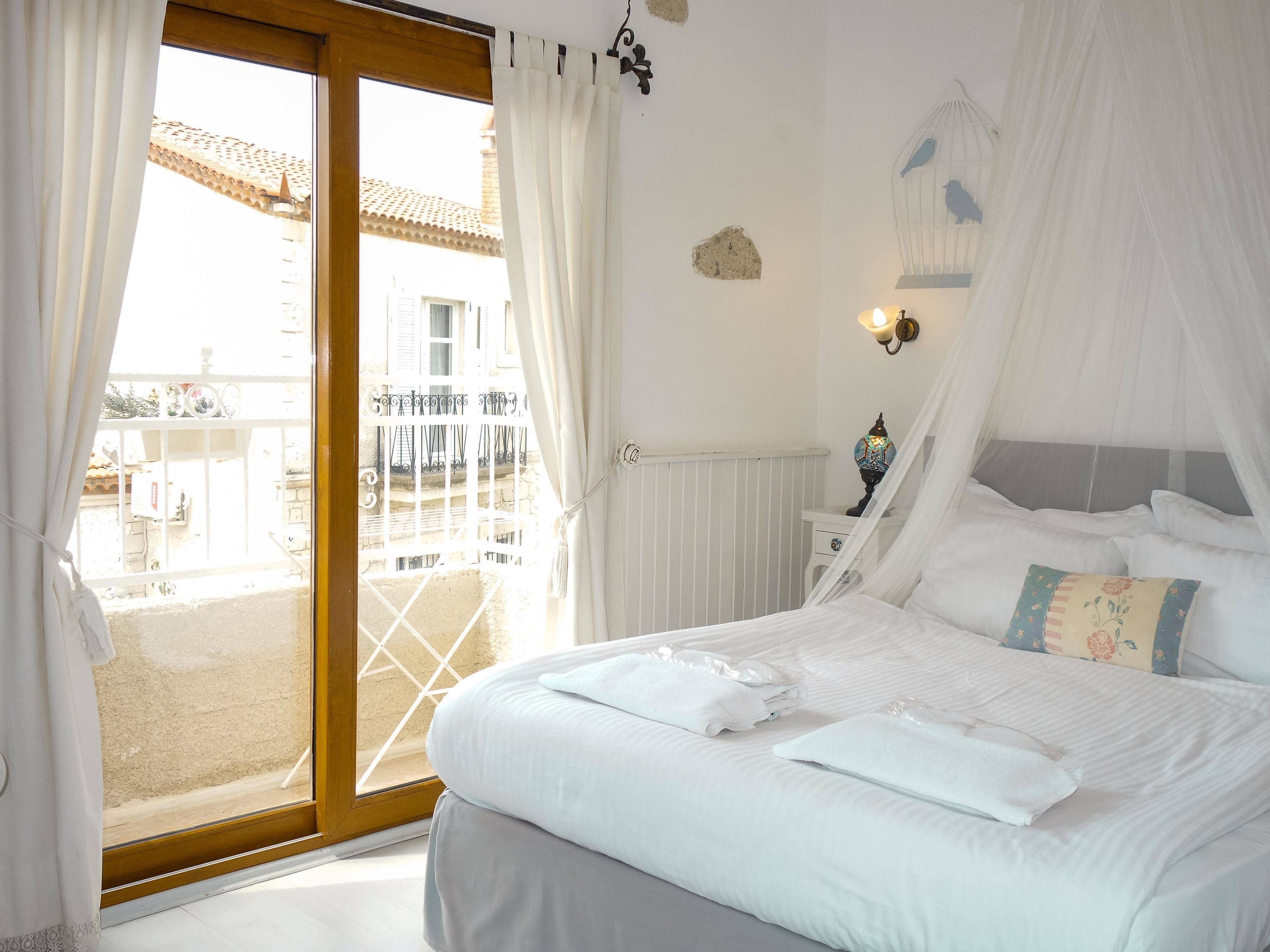 deluxe double room | premium bedding, free wifi, bed sheets