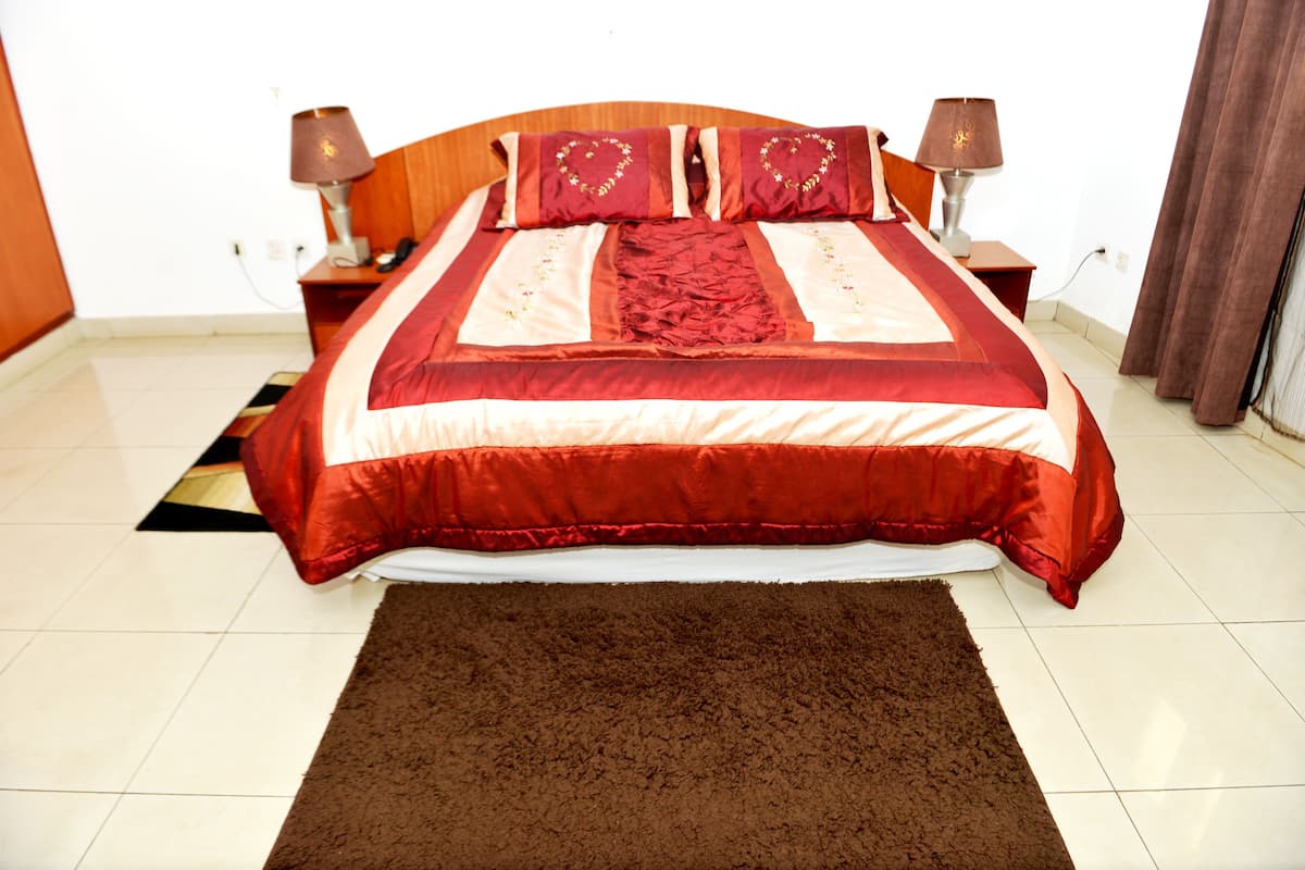 Suite Junior | Coffres-forts dans les chambres, bureau, rideaux occultants