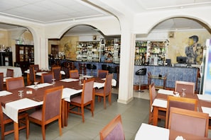 Breakfast, lunch and dinner served - Paradise Hotel (Lomé)