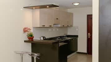 Superior Studio, 1 Queen Bed, Accessible | Private kitchen | Fridge, stovetop, electric kettle, cookware/dishes/utensils