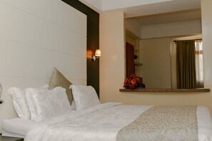 スーペリア スタジオ クイーンベッド 1 台 バリアフリー | 1 室のベッドルーム、ミニバー、セーフティボックス (室内)、デスク