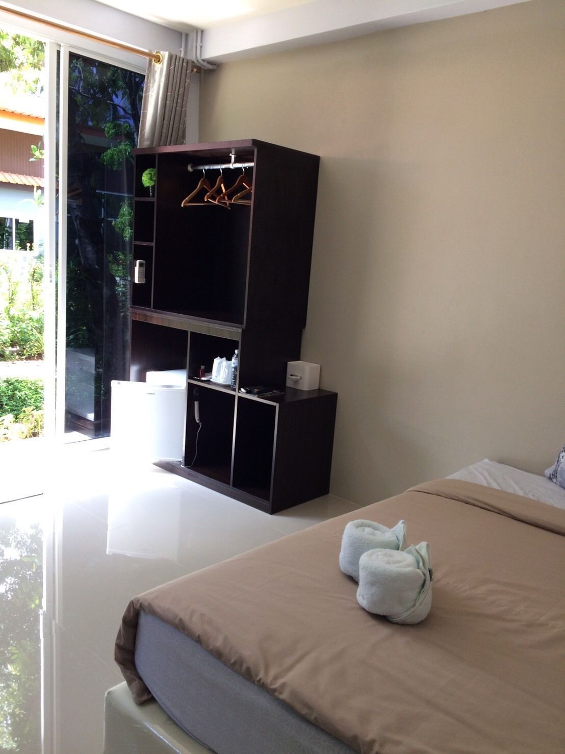 Large One Bedroom                       | Individually decorated, individually furnished, desk, blackout curtains