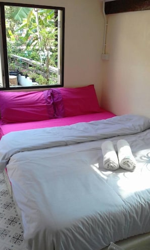 Small Double Room  | Individually decorated, individually furnished, desk, blackout drapes - Meephawa Resort (Amphawa)