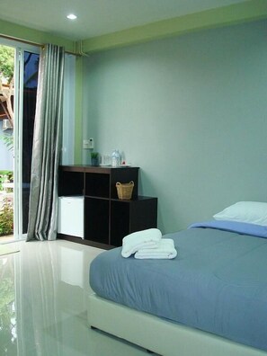 Con stile personalizzato, con arredamento individuale, una scrivania