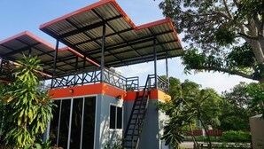 Imej tidak diklasifikasikan, 2 daripada 76, butang