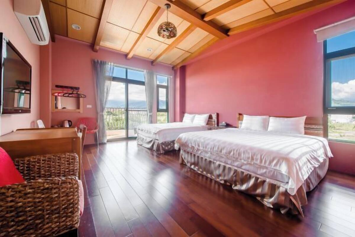 Desk, blackout drapes, soundproofing, free WiFi