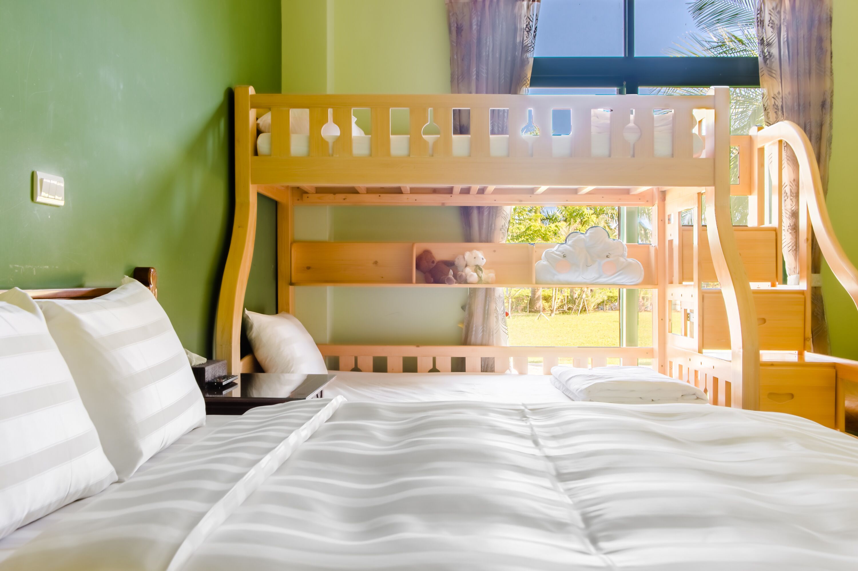 Family Room with Bathtub | Desk, blackout drapes, soundproofing, free WiFi