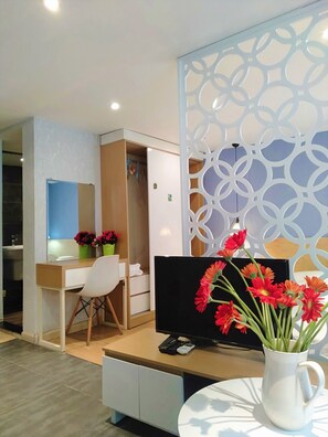 Deluxe-Apartment, Balkon | Badezimmer | Dusche, kostenlose Toilettenartikel, Handtücher