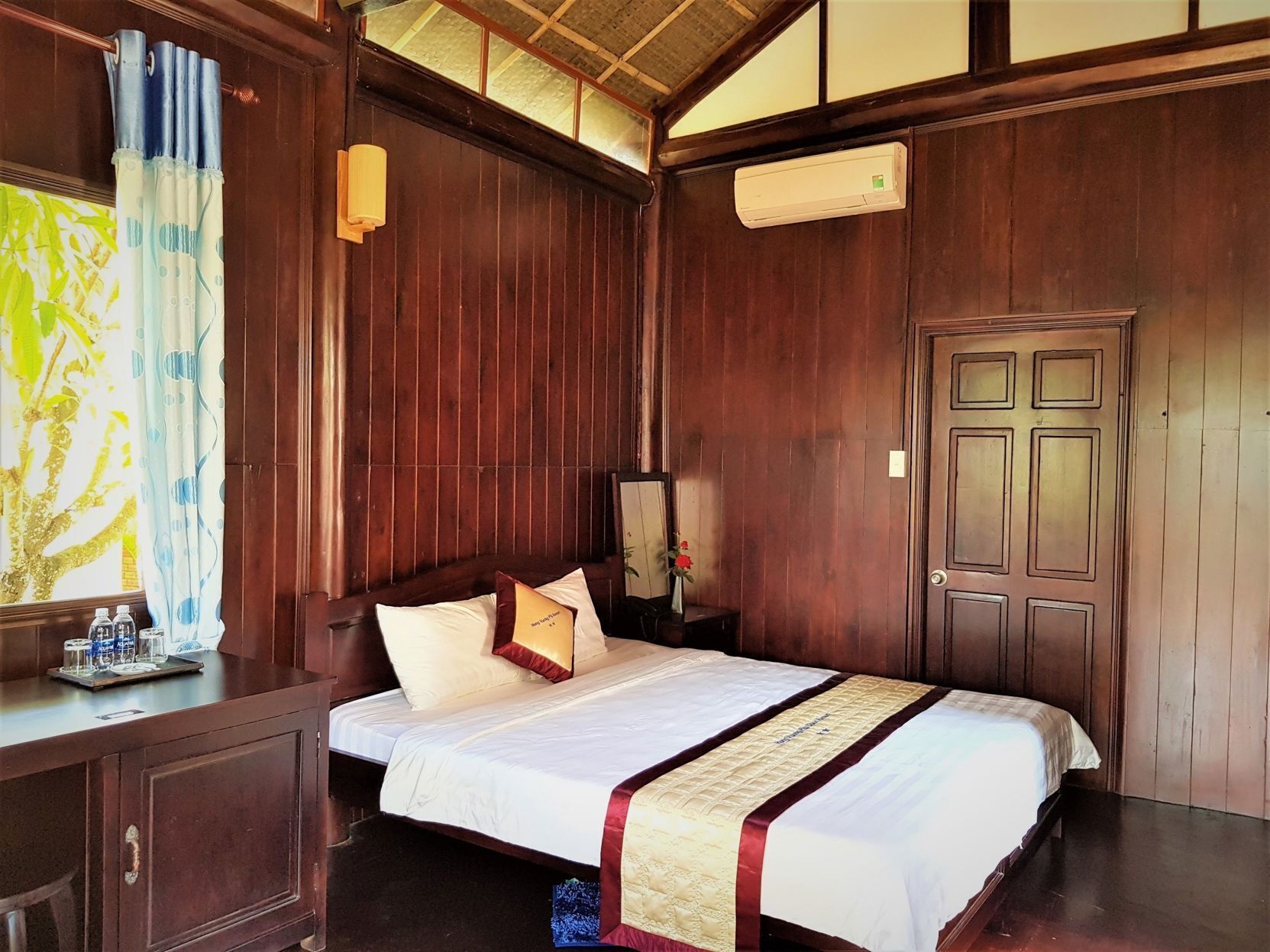 Minibar, desk, soundproofing, free WiFi