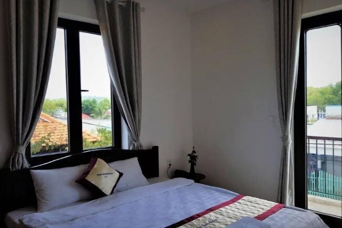 Minibar, desk, soundproofing, free WiFi