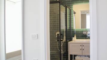 Deluxe Room, Pool View | Bathroom | Shower, free toiletries, hair dryer, slippers