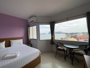 Standard Double Room with Seaview | Room amenity