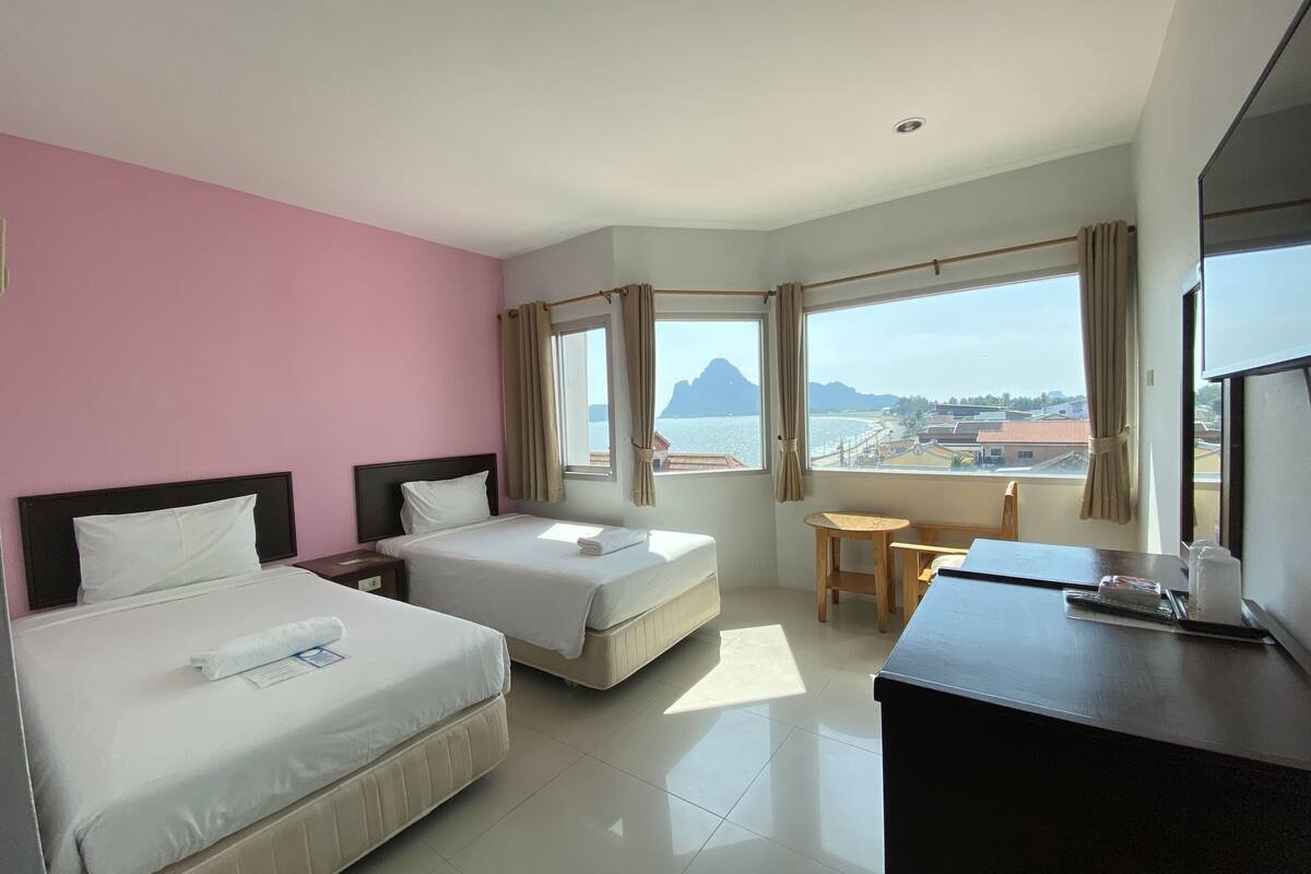 standard twin room with seaview | in-room safe, rollaway beds, free wifi
