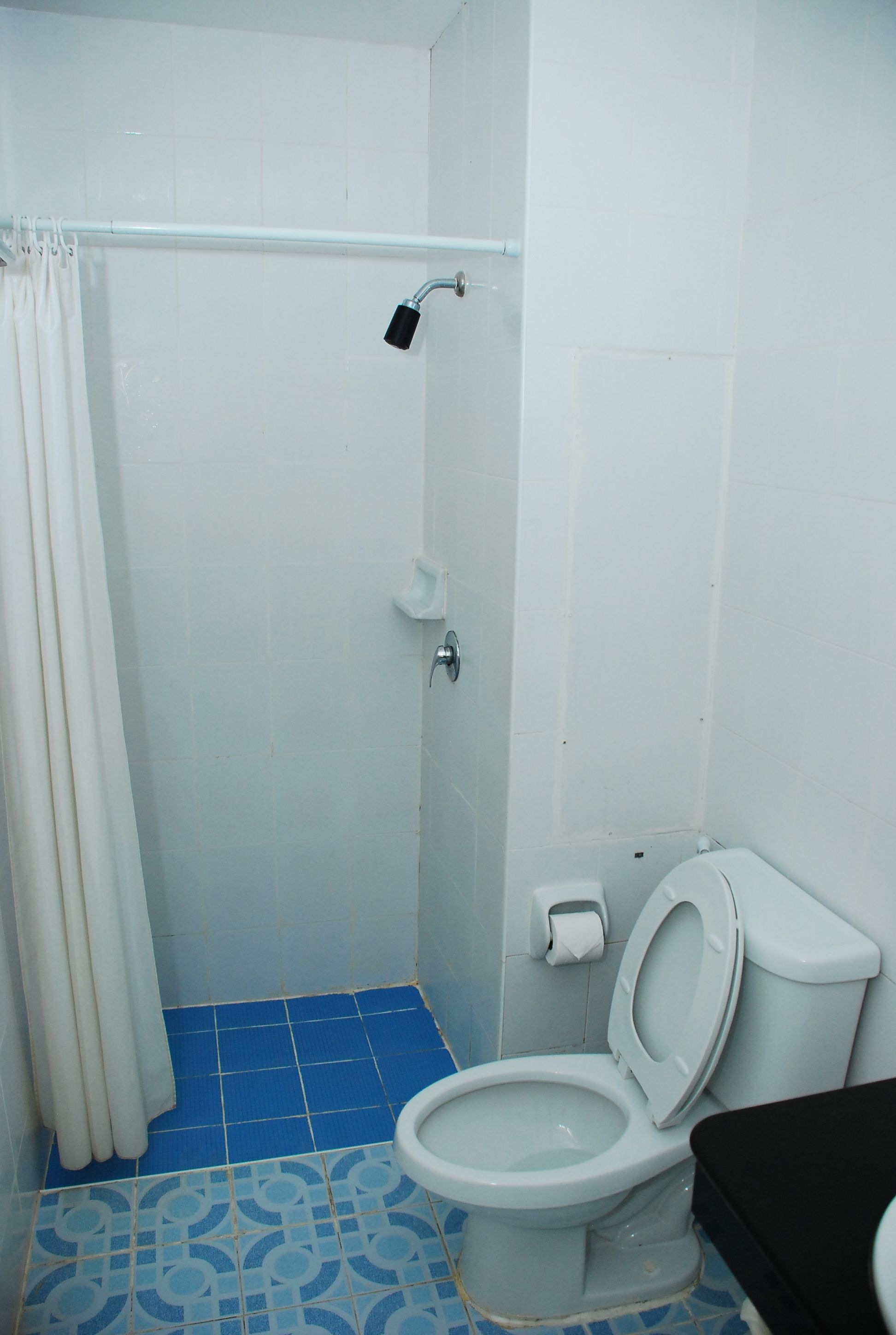 shower, free toiletries, towels