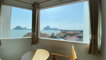 Standard Twin Room with Seaview | Vue de la chambre