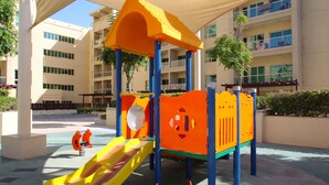 Tempat bermain anak - outdoor