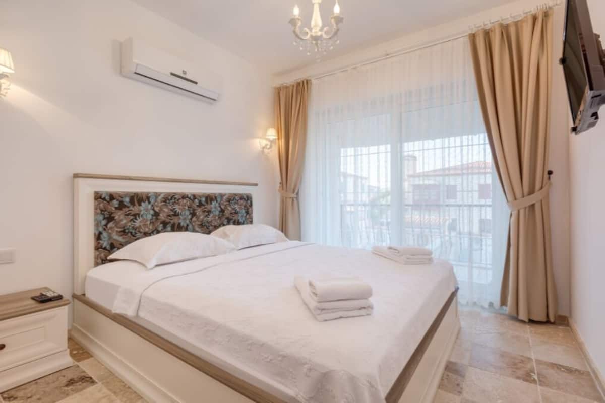Vila básica, 3 quartos, para não fumantes (Larahan) | Wi-Fi de cortesia, roupa de cama