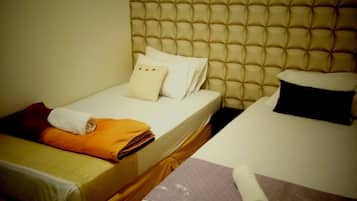 書桌、熨斗/熨衫板