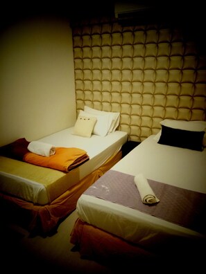 書桌、熨斗/熨衫板