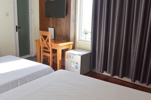 Minibar, desk, free WiFi