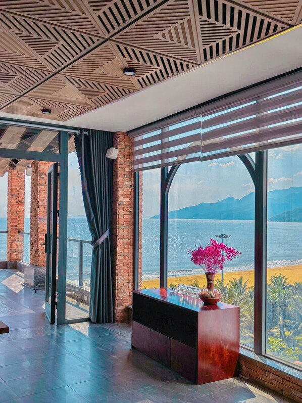 家庭宿舍, 多张床, 海景 | 迷你吧、办公桌、免费 WiFi