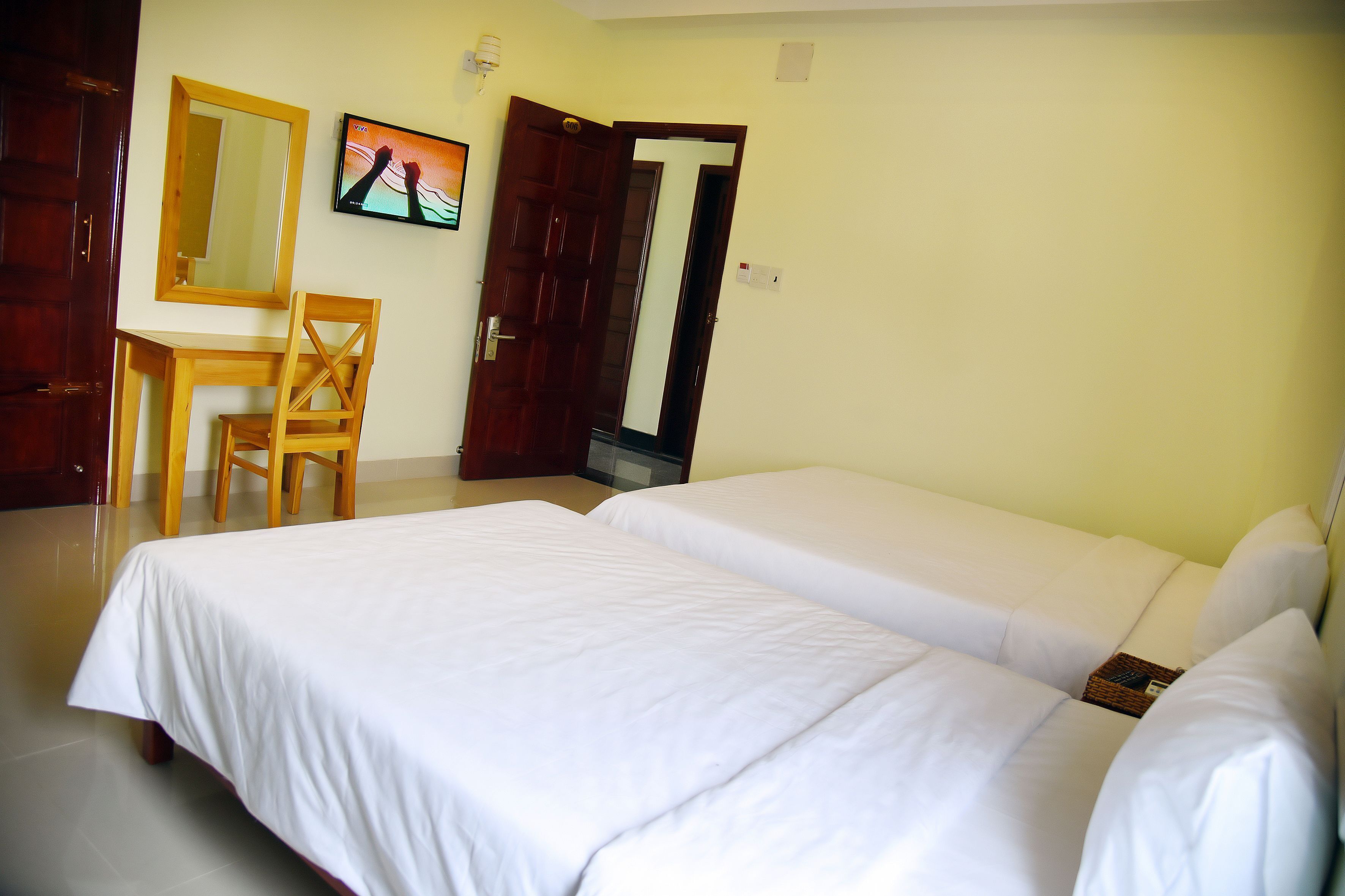 Minibar, desk, free WiFi