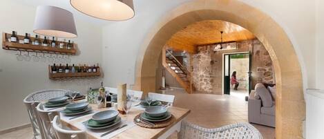 Exclusive Villa, Pool View | In-room dining