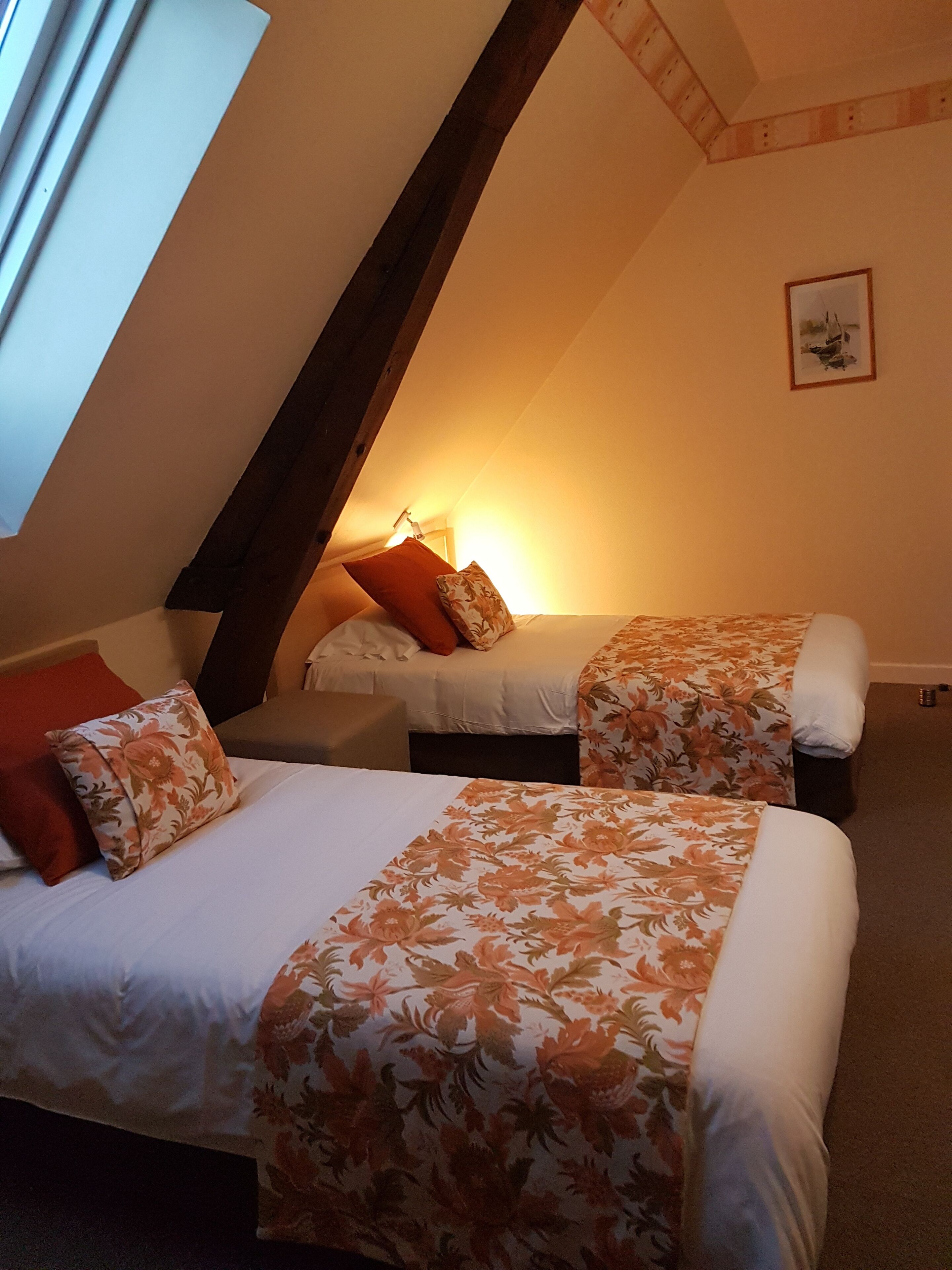 comfort twin room | premium bedding, desk, soundproofing, free wifi